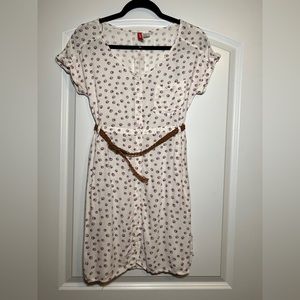 H&M Divided Dress Size 4 White T-Shirt Fit and Flare with Belt